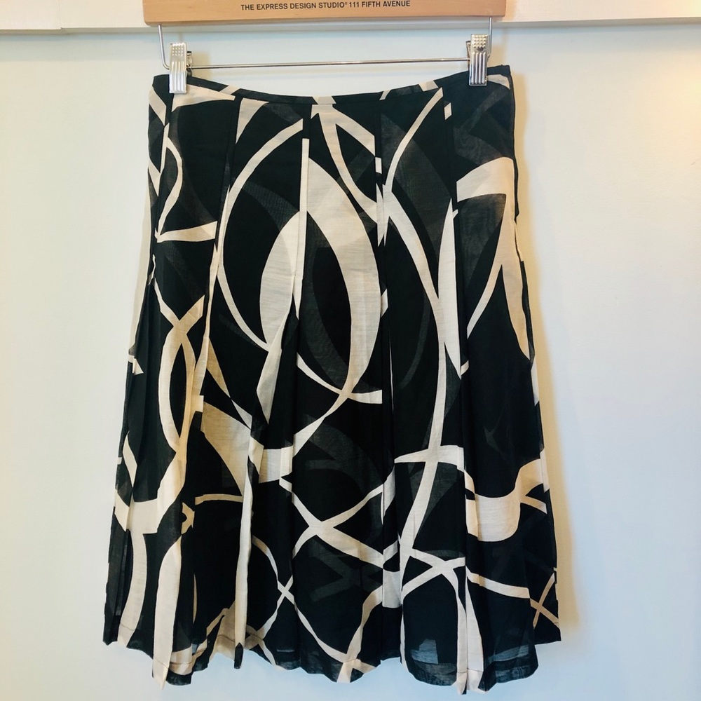 Express Design Studio pleated skirt b/w print sz 0